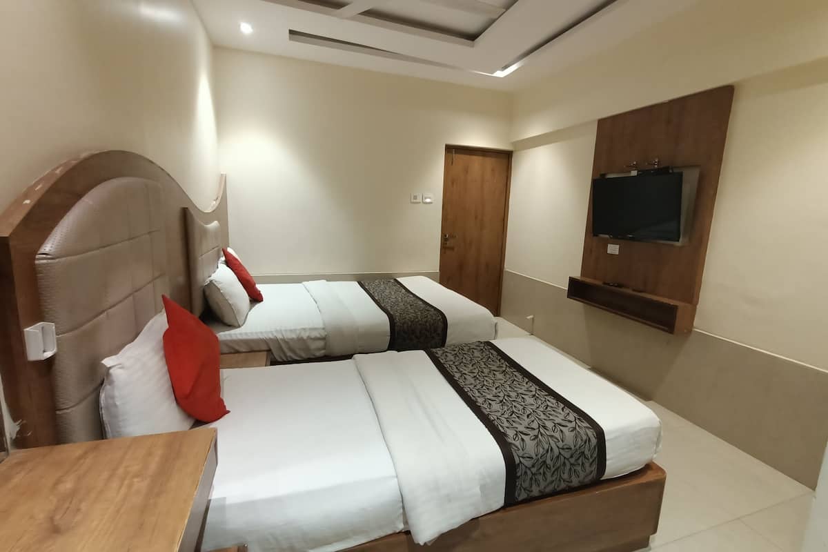 superior triple room | soundproofing, free wifi, bed sheets