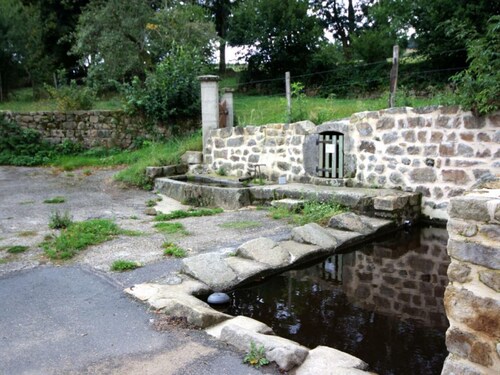 Comfortable 143m² cottage in Saint-Nizier-de-Fornas, up to 6 people, with wood stove