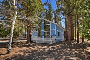 Exterior - Whispering Cottage by Destination Big Bear: Walk to Meadow Park & Lake from this Summit Lake Home! Pet Friendly! Fully Fenced Yard! (Big Bear Lake)