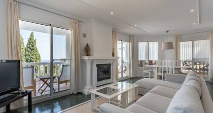 Villa "Roble" with sea views, private pool and Wi-Fi