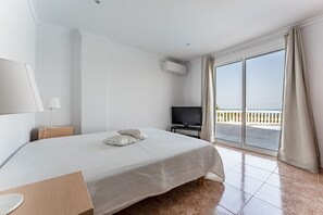 6 makuuhuonetta, silitysrauta/-lauta, ilmainen Wi-Fi, vuodevaatteet