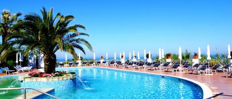 Indoor pool, 4 outdoor pools