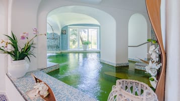 Piscina coperta, 4 piscine all'aperto