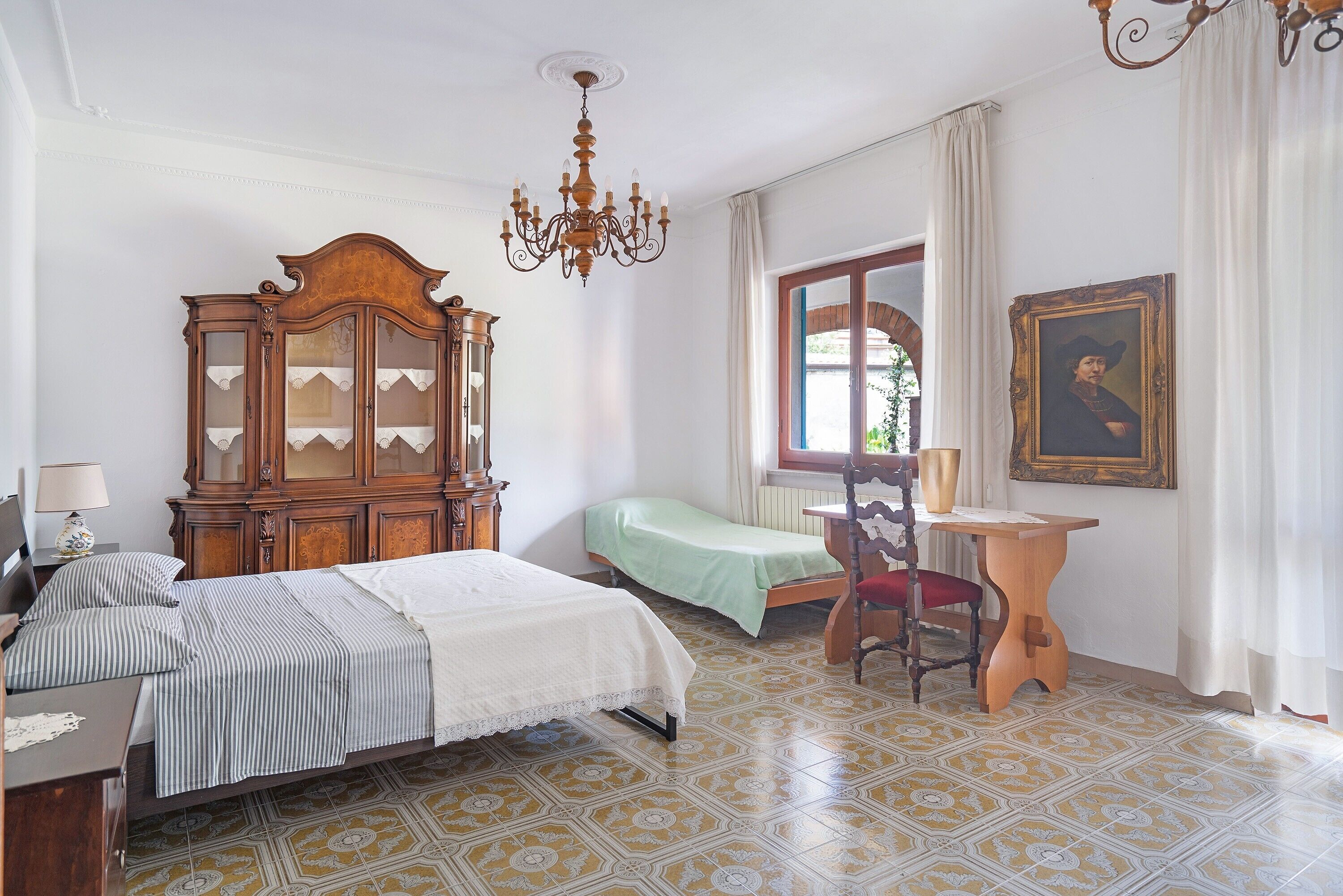 4 bedrooms, iron/ironing board, free WiFi, bed sheets