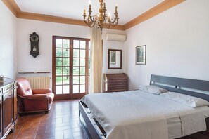 4 chambres, fer et planche à repasser, Wi-Fi gratuit, draps fournis