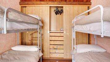 2 dormitorios, tabla de planchar con plancha, wifi gratis y ropa de cama