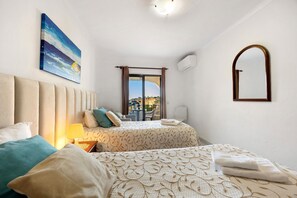 2 bedrooms, iron/ironing board, free WiFi, bed sheets - Apartment 'Mar-Colina-Sol' with Sea View, Beach Access, Terrace & Wi-Fi (Carvoeiro)