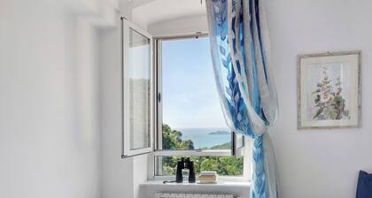 Villa 'Cottage con Vista Mare' prĂšs de la mer avec jardin