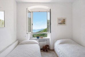 2 bedrooms, iron/ironing board, free WiFi, bed sheets - Villa 'Cottage Rustico Con Vista Mare' with Sea View, Shared Terrace and Wi-Fi (Zoagli)