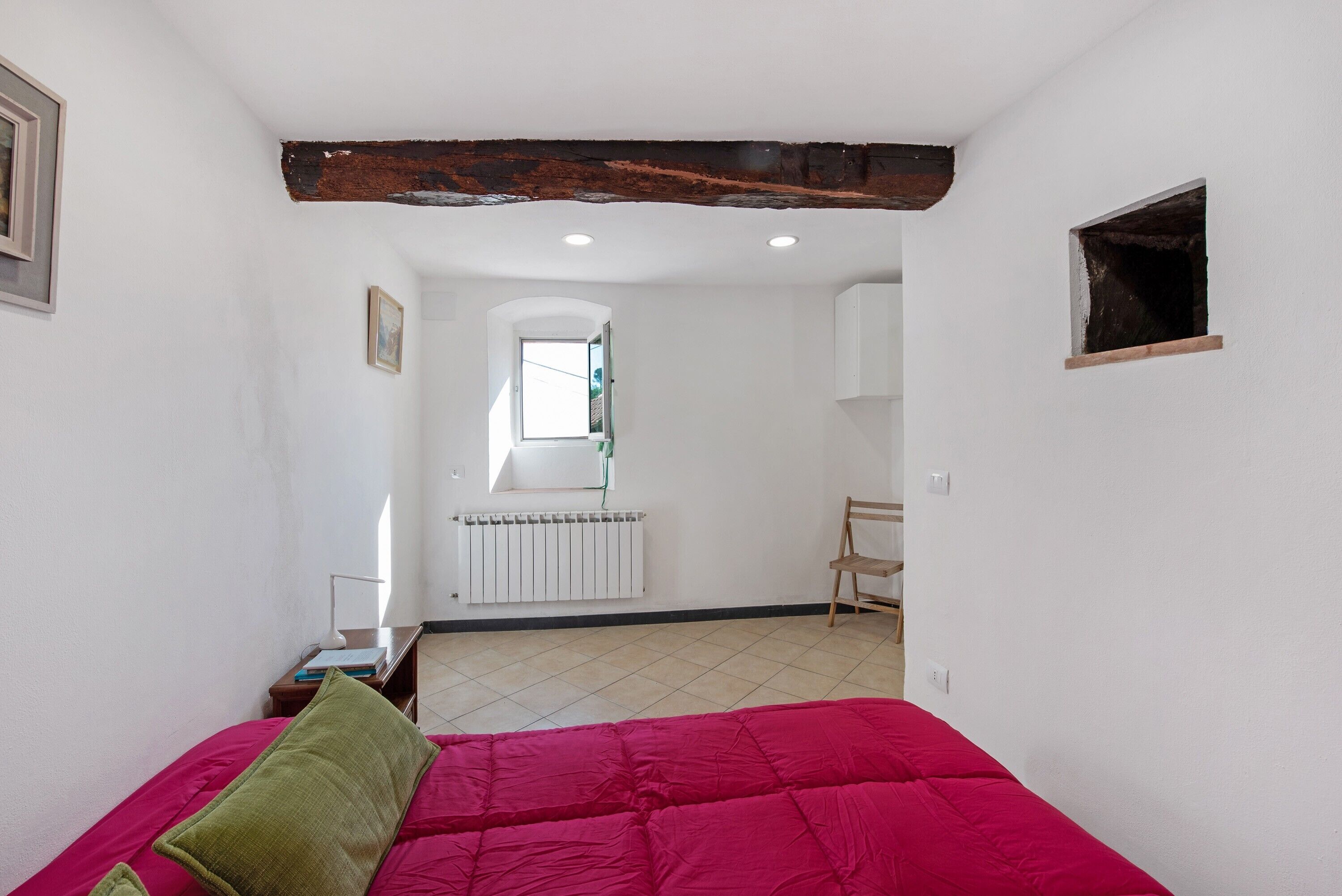 1 bedroom, bed sheets