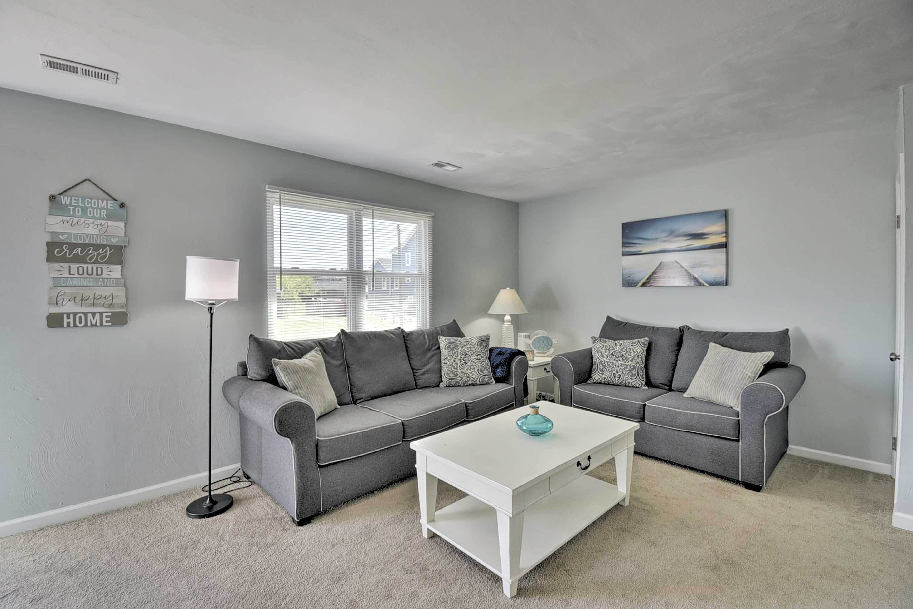 Sunny Norfolk Duplex - Walk to Lake & Beach!
