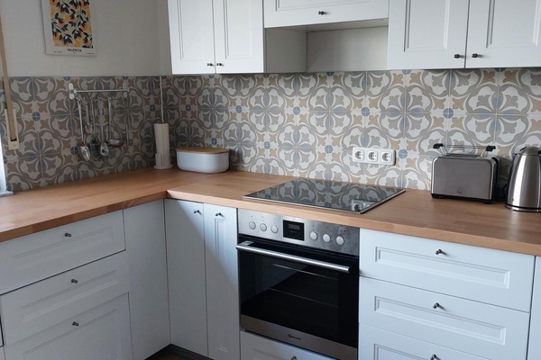 Oven, stovetop, dishwasher, electric kettle