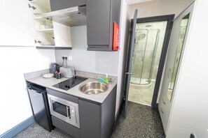 Private kitchen - Impeccable 1-bed Studio in Birmingham (Birmingham)