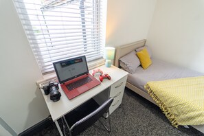 واي فاي مجانًا وملاءات أسرّة