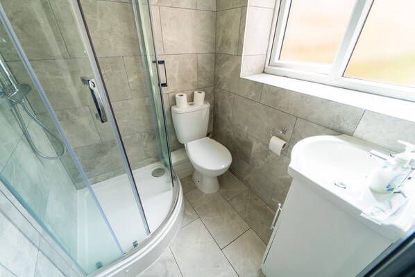 Studio | Bathroom
