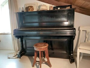 Interior - Castello di Giulietta, castello con parco privato (Torri di Arcugnano)