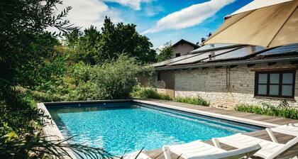 House Archaeopteryx - private outdoor pool - unique in the nature park