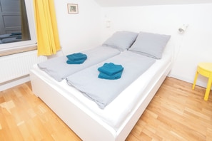 5 habitaciones, cuna de viaje, internet y ropa de cama