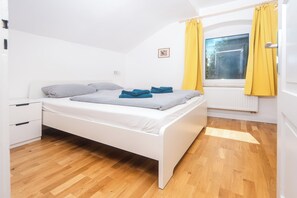4 bedrooms, travel cot, free WiFi, bed sheets