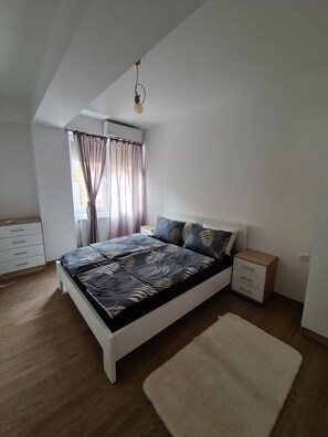 2 bedrooms, desk, iron/ironing board, WiFi - Charming Red Light City Center Apartment (Skopje)