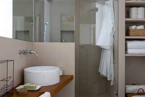 Dusche, Haartrockner, Bidet