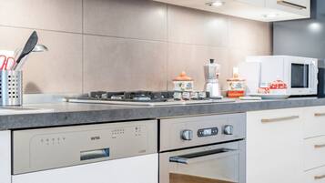 Micro-ondes, four, plaque de cuisson, lave-vaisselle