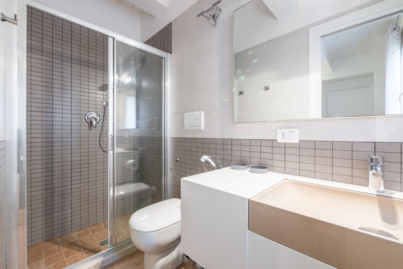 Dusche, Haartrockner, Bidet, Handtücher