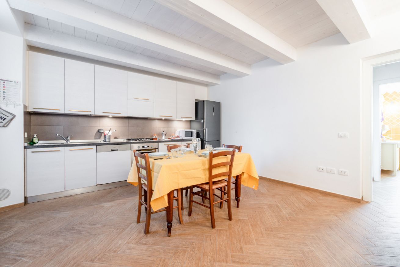 Micro-ondes, four, plaque de cuisson, lave-vaisselle