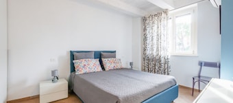 GuestHost - The Marina Apt at 300m from the sea! Patio & Parking