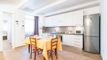 Mikrowelle, Ofen, Herdplatte, Geschirrspüler