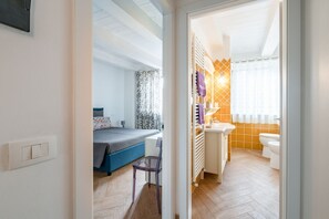 2 makuuhuonetta, silitysrauta/-lauta, Wi-Fi, vuodevaatteet
