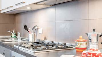 Mikrowelle, Ofen, Herdplatte, Geschirrspüler