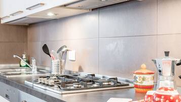 Mikrowelle, Ofen, Herdplatte, Geschirrspüler