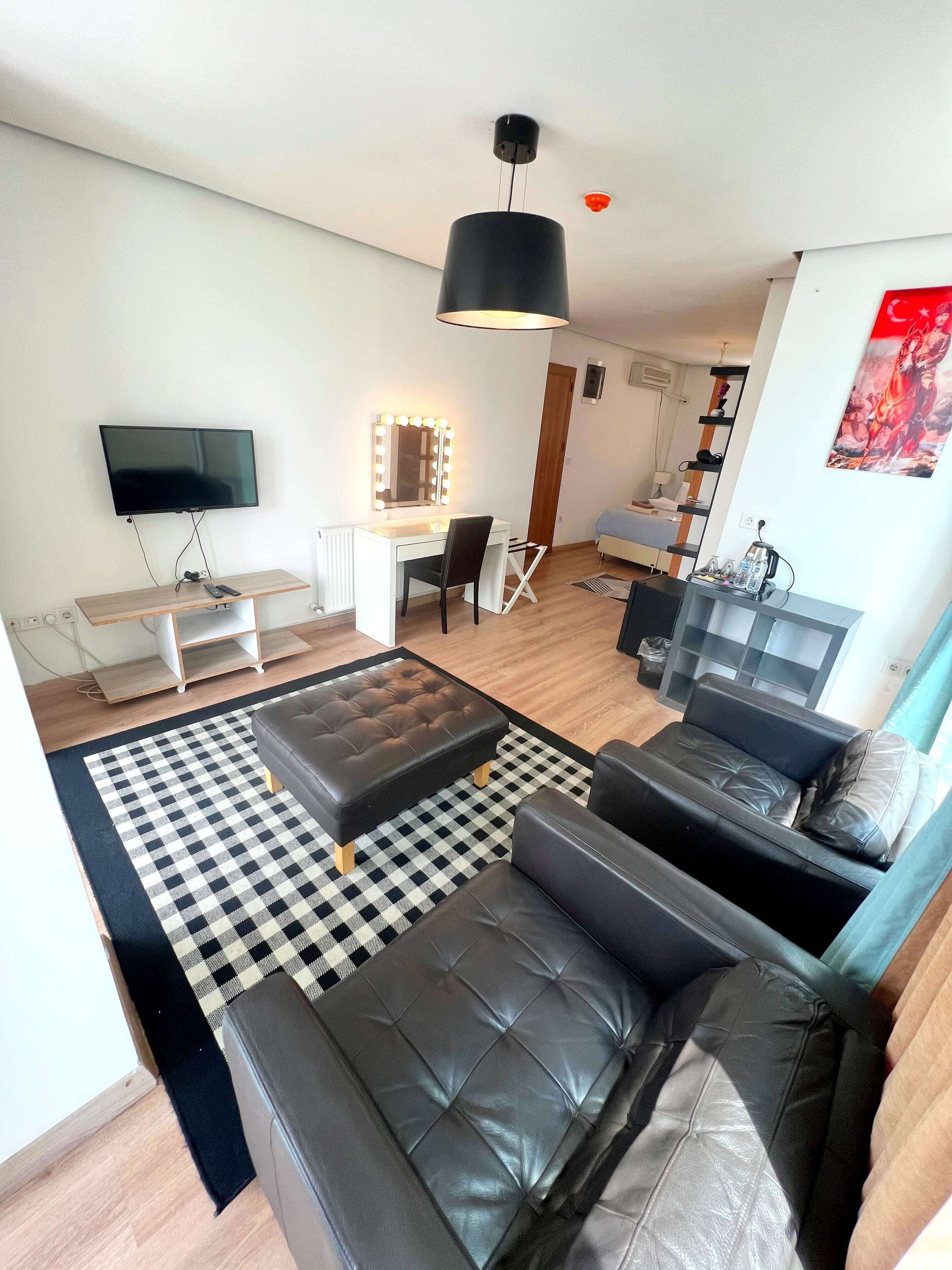 Deluxe Double Room, 1 King Bed | Desk, laptop workspace, free WiFi, bed sheets