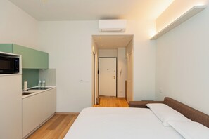 Bügeleisen/Bügelbrett, kostenloses WLAN, Bettwäsche