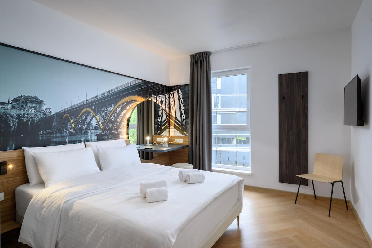 superior double or twin room | desk, free wifi, bed sheets