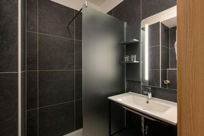 Hair dryer, towels - B&B Hotel Maribor (Maribor)