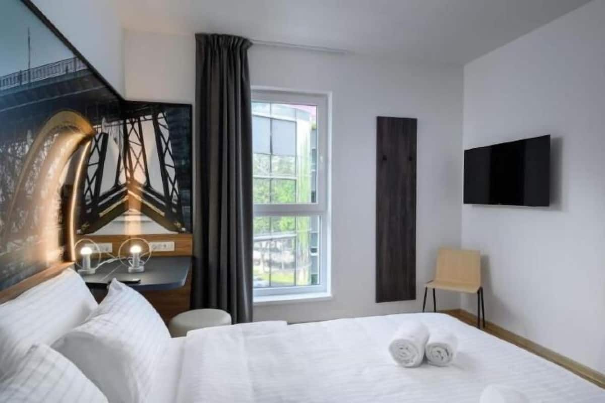 Desk, free WiFi, bed sheets