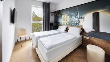 Standard Twin Room | Desk, WiFi (free), bed sheets