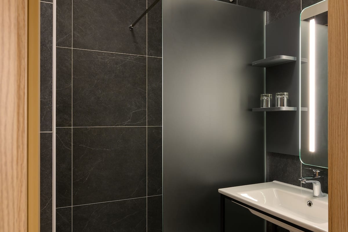 standard double room, city view | bathroom | hair dryer, towels