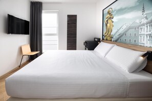 Standard Double Room | Desk, WiFi (free), bed sheets