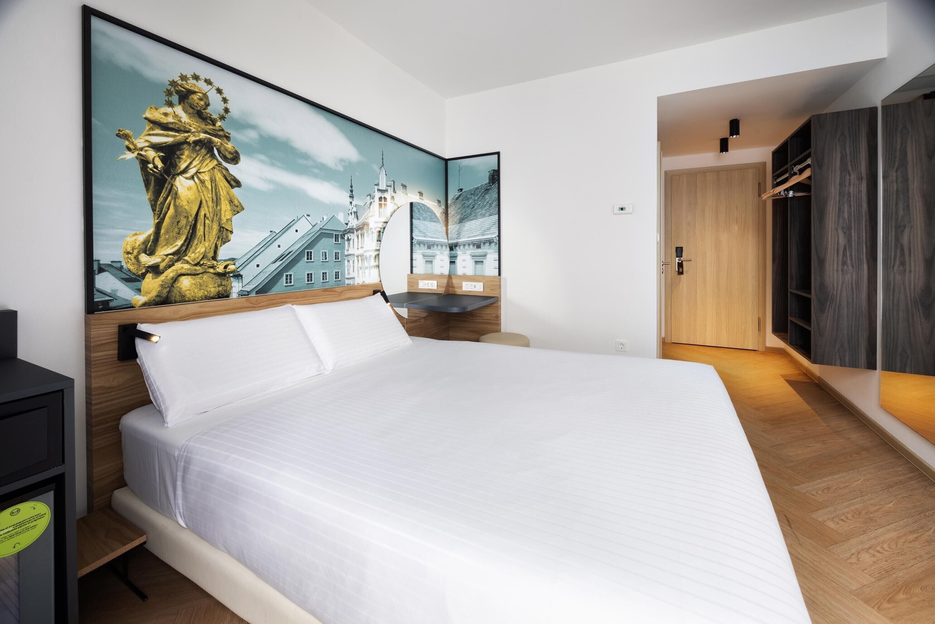 Standard Double Room | Desk, WiFi (free), bed sheets