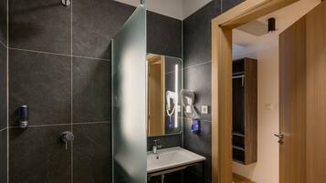 Standard Single Room | Bathroom | Hair dryer, towels