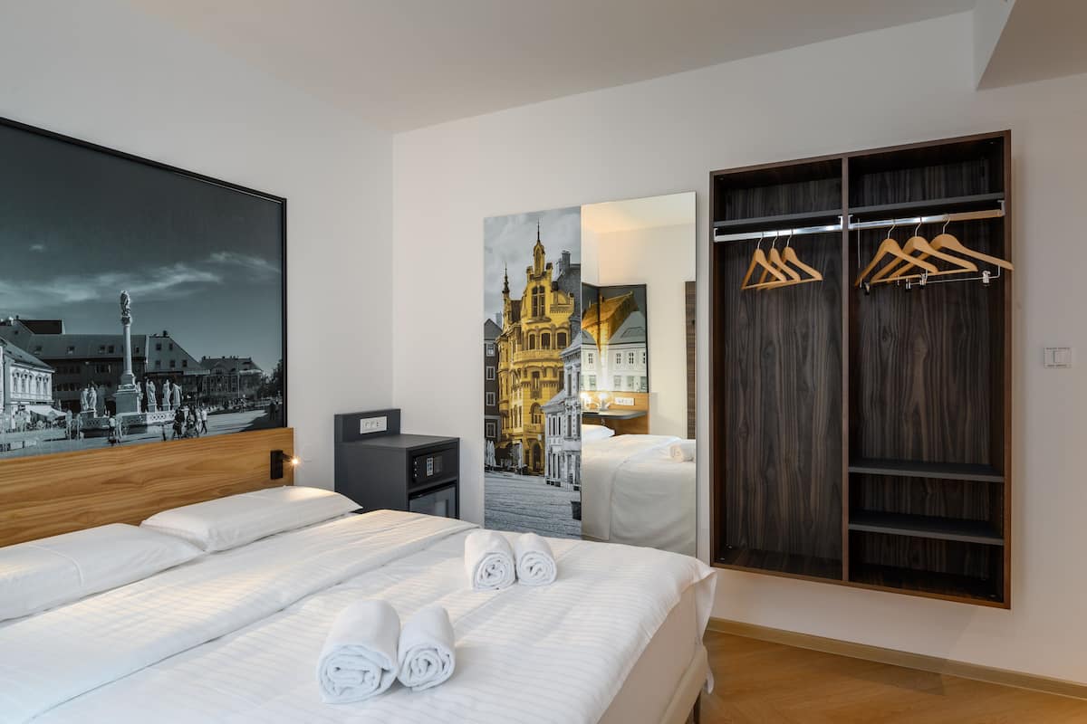 Standard-Doppel- oder -Zweibettzimmer | Schreibtisch, kostenloses WLAN, Bettwäsche