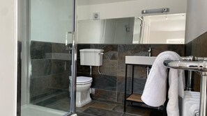 Rumah, Beberapa Tempat Tidur | Kamar mandi | Shower, pengering rambut,  dan handuk