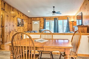 Dining - Families & Outdoor Groups! Mtn-View Marion Cabin (Marion)