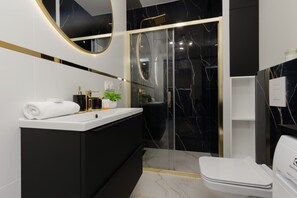 Shower, shampoo