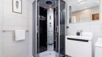 Bruser, hårtørrer, håndklæder, Shampoo