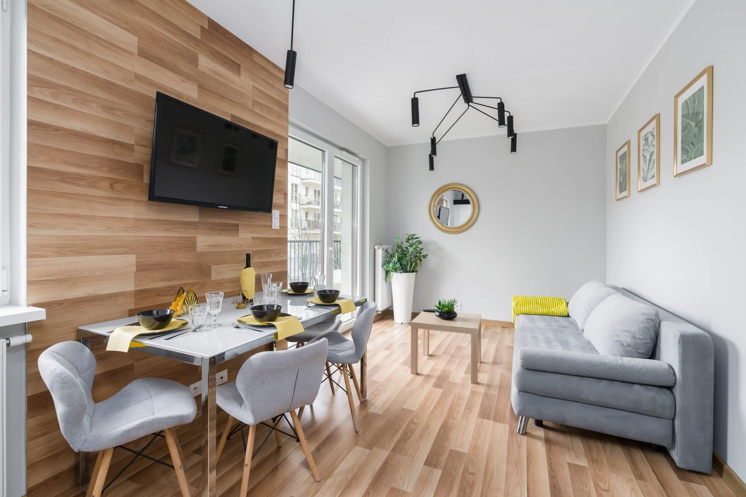 Televisión y oficina 