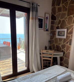 3 bedrooms, desk, iron/ironing board, WiFi